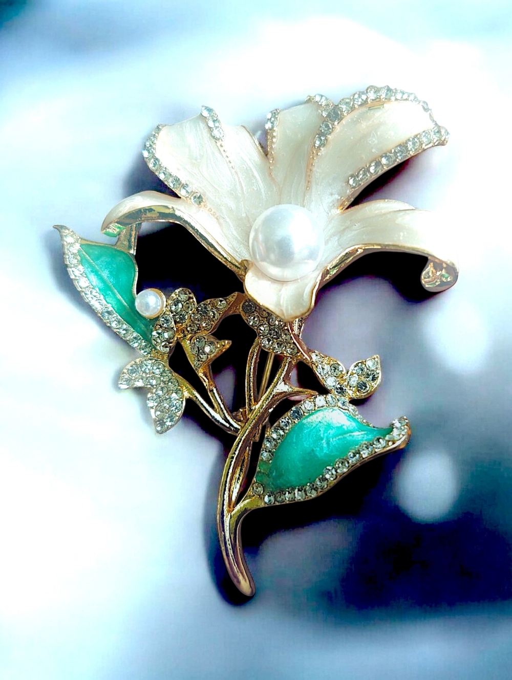Enamel And Rhinestone Flower Brooch - Picture 2 of 4
